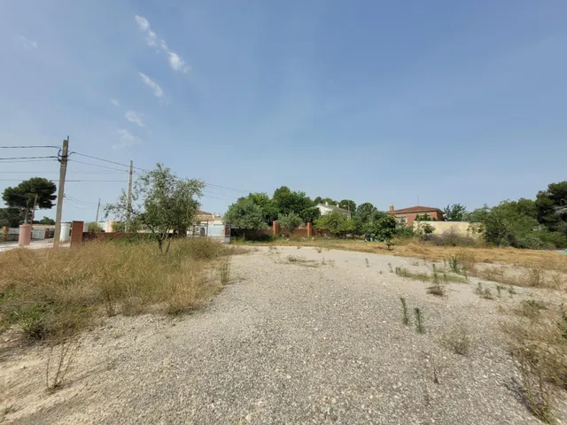 Terreno llano con todos los servicios en El Maset de Masquefa — 2