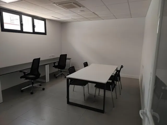 Nave en Poligono de Las Quemadas totalmente reformada y perfectamente instalada para uso mixto de oficinas y almacen — 14