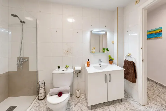Espacioso piso en Canteras con gran dormitorio principal en suite, patio y plaza de garaje. Cartagena — 22