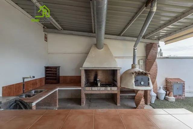 Chalet independiente con pozo propio y placas solares — 31