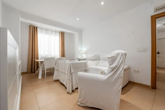 Piso de 87 m2 con 3 dormitorios en Pedro Antonio de Alarcón 27, junto a Recogidas — 26