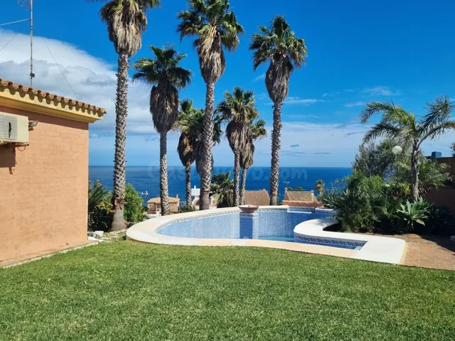 VILLA PRIVADA EN URBANIZACION EL FARO, CON VISTAS A TODA LA 