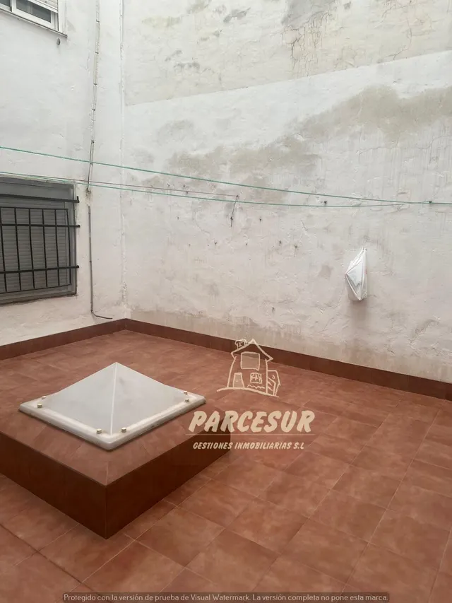 CIUDAD JARDIN - Piso interior de 60 m con 2 habitaciones, suelo imitacion madera gris. — 27