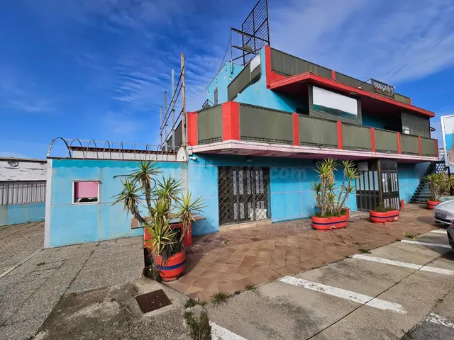 EDIFICIO DE USO MIXTO CON 700m2 CONSTRUIDOS Y 1361 m2 DE PAR