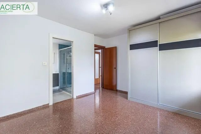 Piso con plaza de garaje cerrada junto a La Inmaculada, frente al río Genil. — 15