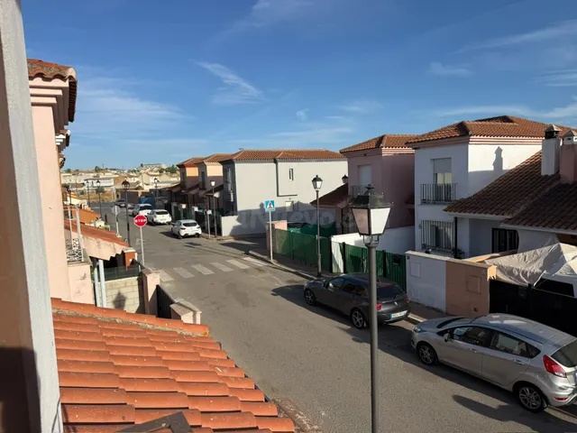 CHALET ADOSADO EN ESQUINA CON PISCINA COMUNITARIA EN FUENTE  - foto 3