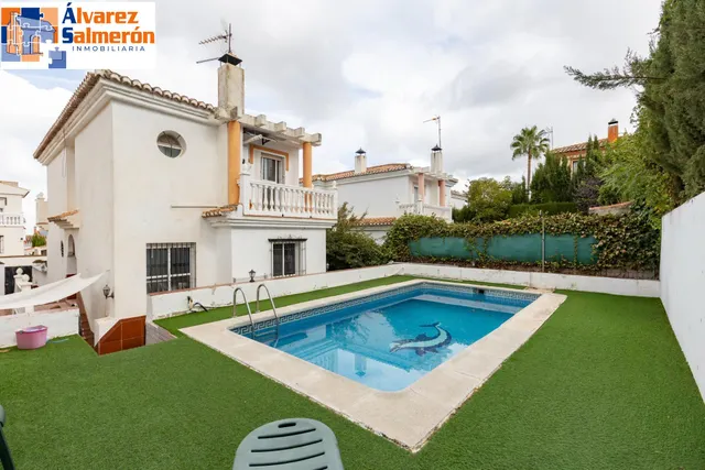 Casa independiente con piscina en La Zubia. — 39