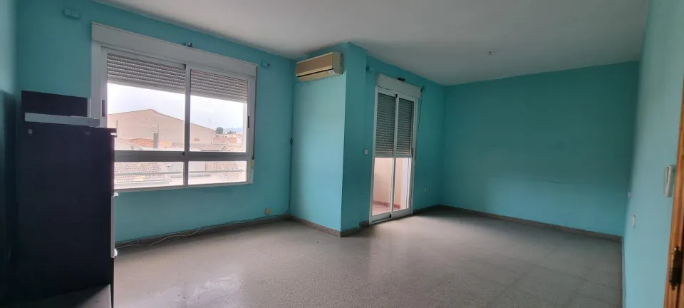 PISO CON VISTAS DESPEJADAS Y BALCÓN