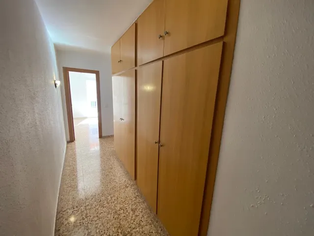 ¡AMPLIO PISO EN UNA ZONA TRANQUILA DE ALCANAR! — 38