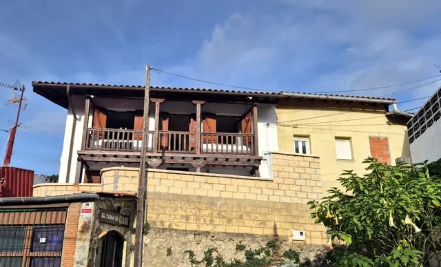 CASA REFORMADA CON JARDÍN Y PORCHE — 18