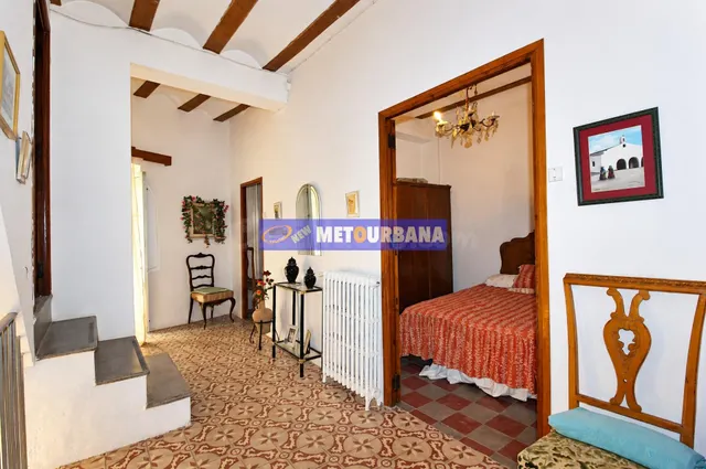 CASA DE PUEBLO CON BODEGA Y CAMBRA EN EL CORAZON DE UTIEL PO
