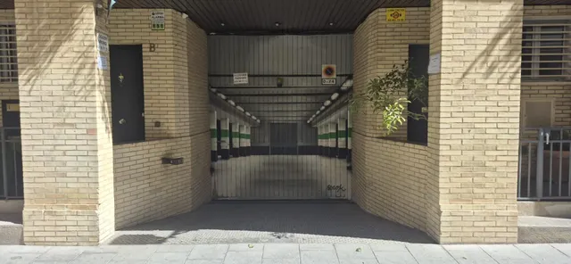 Exclusiva plaza de parking en Sarrià, comodidad, amplitud y  - foto 2