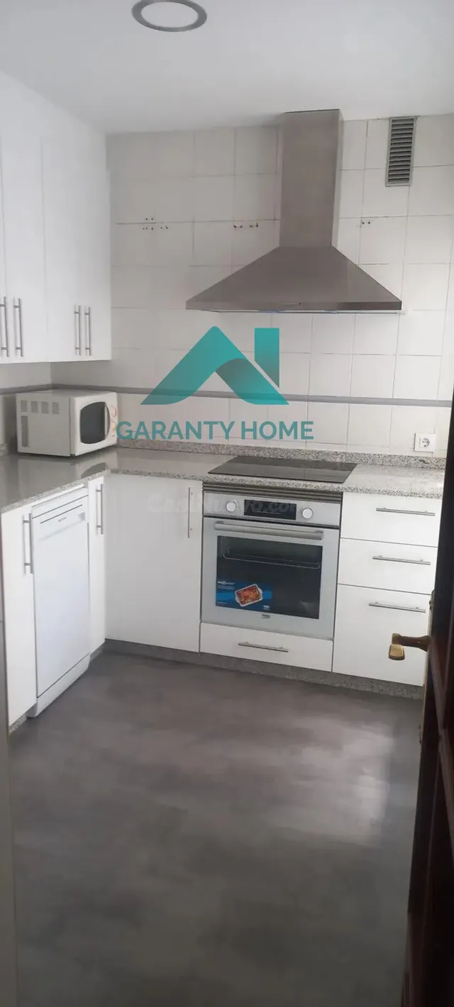 ¡AMPLIO PISO AMUEBLADO EN ZONA CÁNOVAS! ️✨ - foto 3