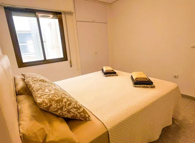 Apartamento con terraza, Alicante, Torrevieja. 1 habitación, 44 m2, 500 metros al mar — 11