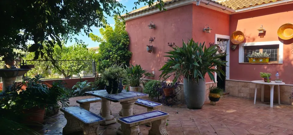 Se vende bonito chalet en partida altabix a 5 minutos de Elche