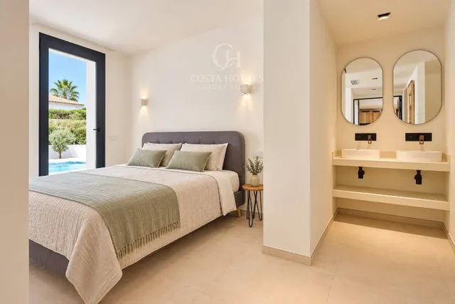 Villa arbela · luz, vida exterior y vistas abiertas al montgo en javea — 13