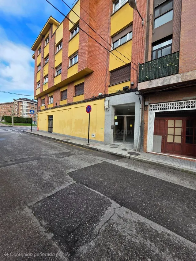 Oportunidad de Inversión: Local Comercial en Oviedo, Zona Fo - foto 2