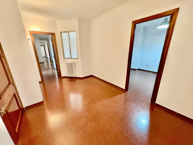PISO DE GRANDES DIMENSIONES — 28