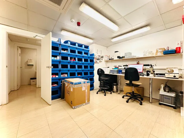 Local comercial 27m² en venta - Gran capitan — 9