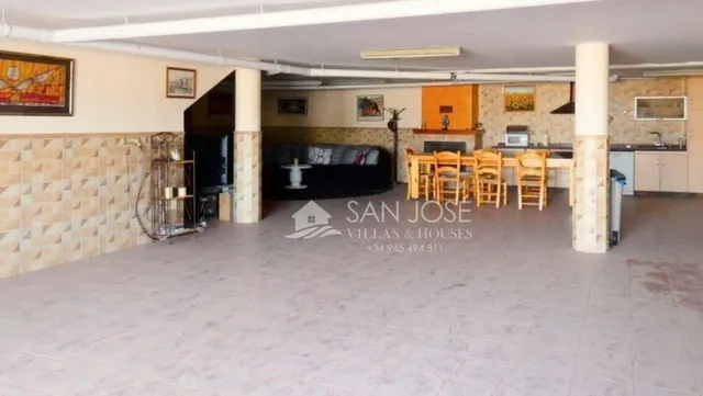 SE VENDE ESPECTACULAR CHALET EN PINOSO. — 7