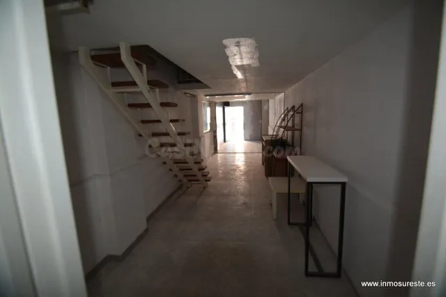 Local comercial en Orihuela cerca de la Glorieta Gabriel Mir - foto 3