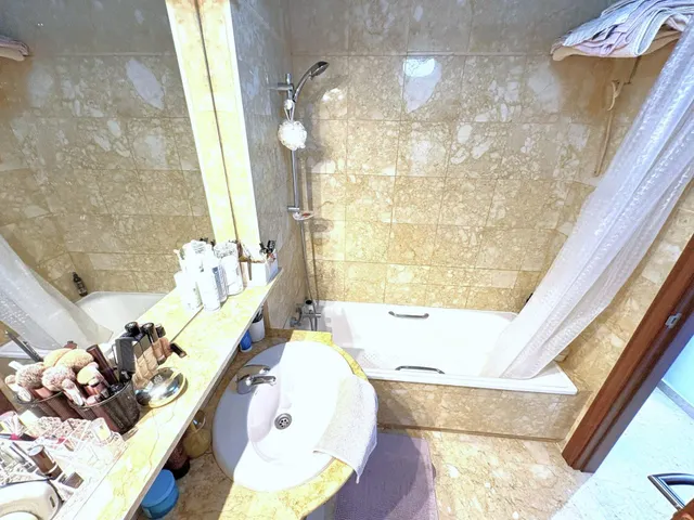 Apartamento moderno y espacioso en primera línea de mar junto a Playa del Cura. ¡3 dormitorios, 2 baños, balcón con vistas al mar (sureste) y piscina comunitaria! — 25