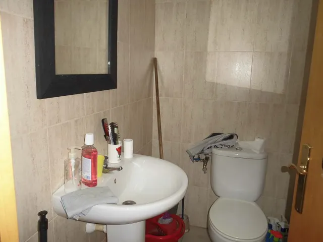 Local comercial con grandes escaparates — 6