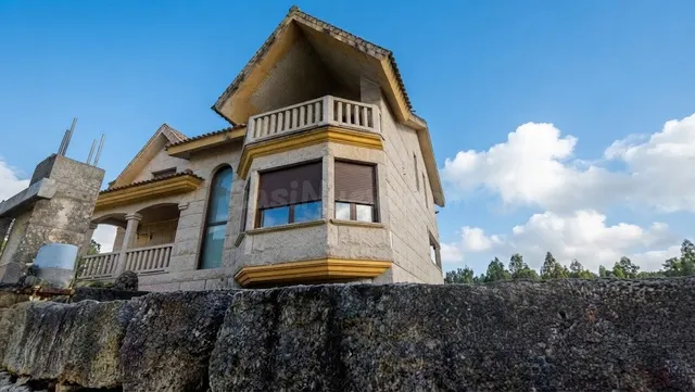 CHALET DE PIEDRA INDEPENDIENTE — 4