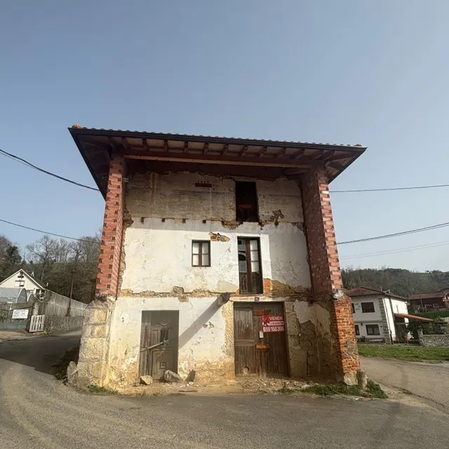 SE VENDE CASA INDEPENDIENTE EN RAMALES DE LA VICTORIA (CANTA