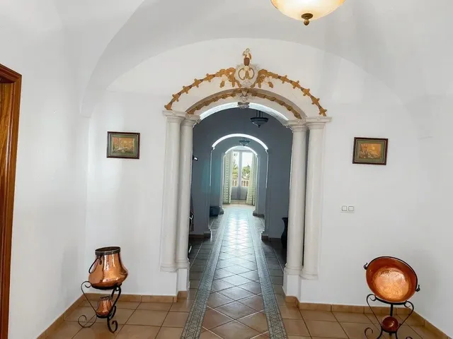 Imponente edificio histórico de 810 m2 con gran patio en casco histórico de Arroyo de San Serván — 9