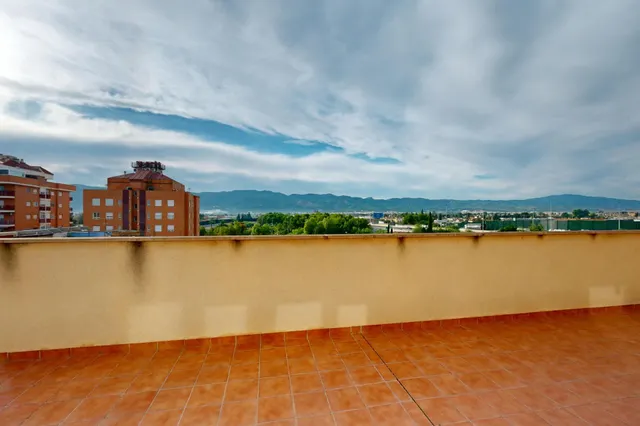 Un ático para estrenar. Una terraza para disfrutar. Una vida por comenzar. — 42