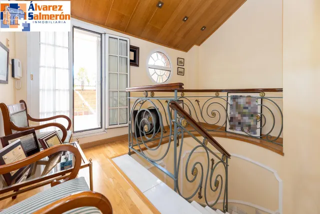 CHALET ADOSADO EN ZONA LA CALETA — 41
