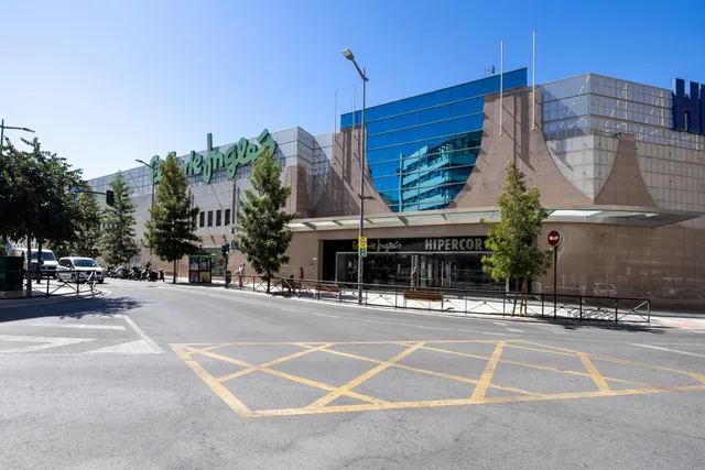 Piso Reformado en Zona Comercial y Universitaria de Granada - €330,000 — 5