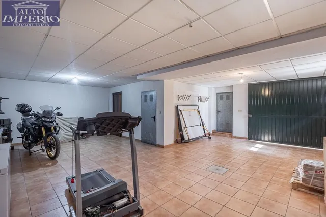 INCREÍBLE CHALET INDEPENDIENTE EN ZONA PRIVILEGIADA — 35