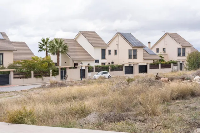 VENTA DE PARCELA EN LA URBANIZACIÓN CAÑADAS DEL PARQUE — 43
