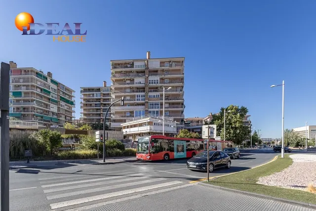 PISO REFORMADO CON VISTAS PANORÁMICAS A UN PASO DEL CENTRO DE GRANADA — 38