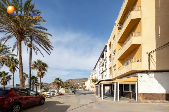 ESTUPENDO ATICO JUNTO AL MAR CON TERRAZA FANTASTICA — 44