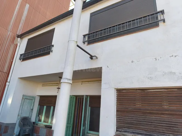 Casa zona La Parada con muchas posibilidades — 3