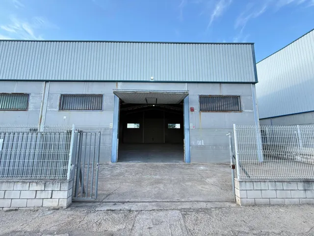 Nave Industrial en Alquiler de 330 m2 + 210 m2 de Patio | 540 m2 de Parcela — 24