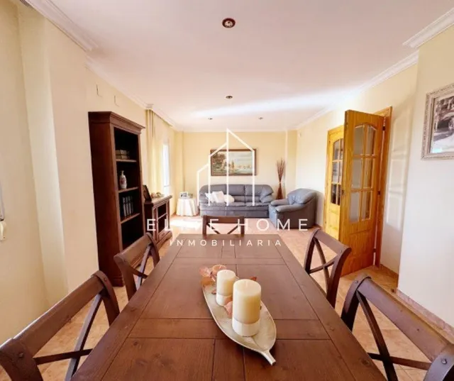 Una villa para disfrutar en familia en exclusiva urbanización y con el mediterráneo como horizonte — 12