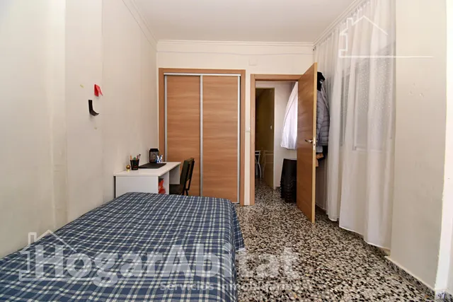 Amplitud y luz mediterránea en este piso totalmente reformado con terraza en Oliva — 17