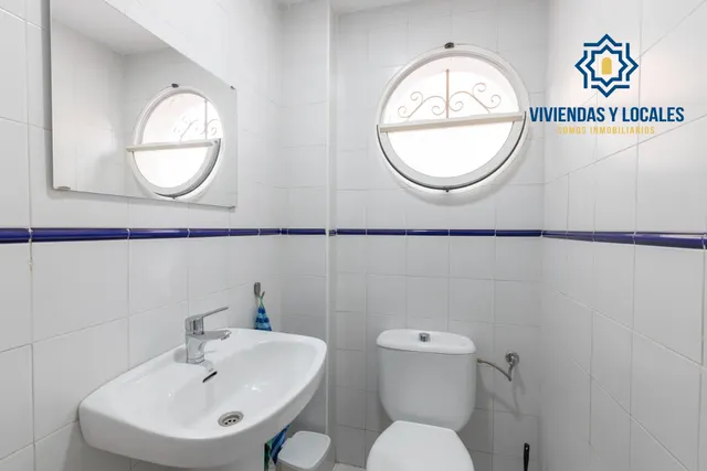 Casa independiente con piscina en La Zubia. — 16