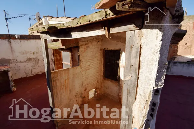 ¡GRAN OPORTUNIDAD! DOS CASAS CON TERRAZA Y BALCÓN — 48