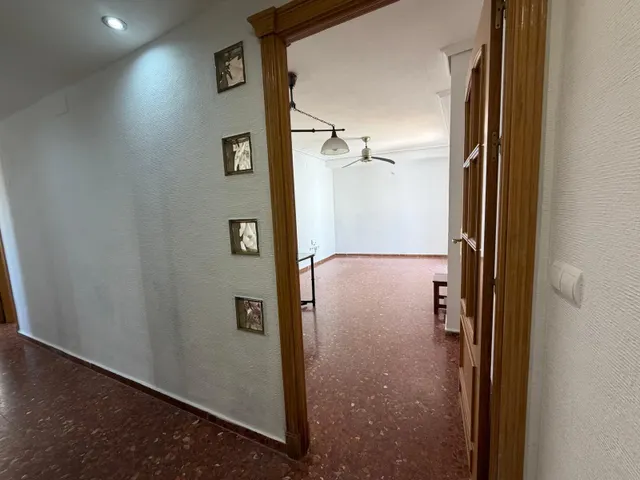 Amplio piso en alquiler en Plaza San Rafael, Córdoba — 29
