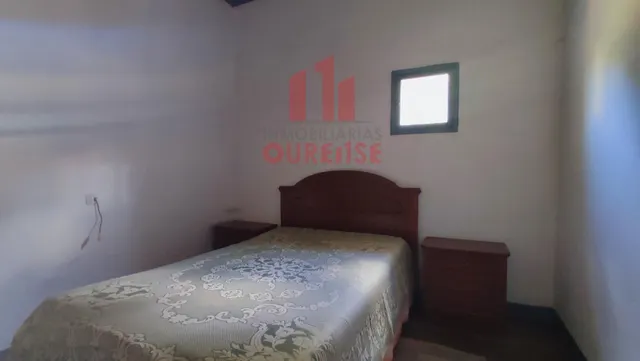 CASA INDEPENDIENTE DE PIEDRA CERCA DE LA MANCHICA Y PRÓXIMA A LA ENTRADA DE LA AG-31, dirección a Ourense-Celanova. — 19