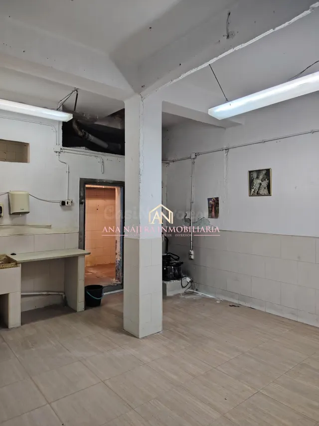 LOCAL EN BUEN SITIO COMERCIAL — 4