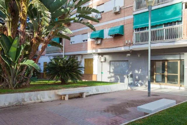 Magnifico local en motril - foto 2