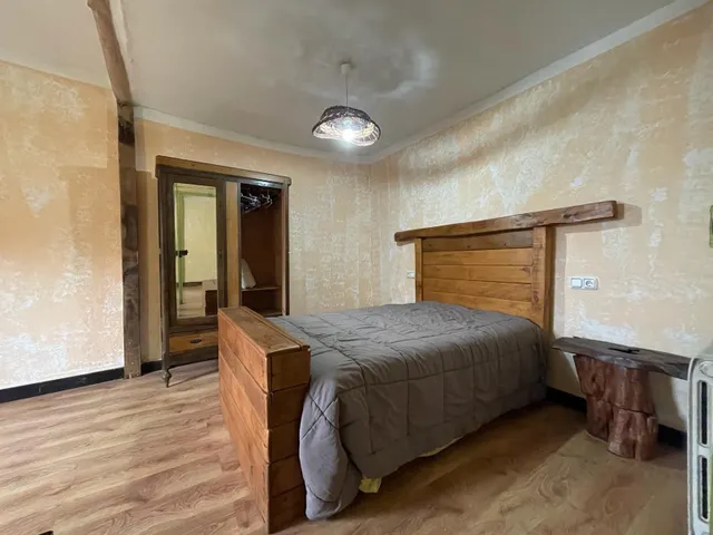 SE VENDE CASA EN CORULLÓN — 22