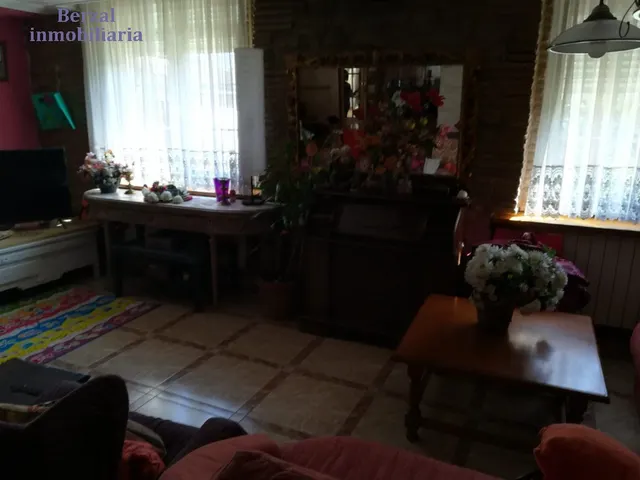 Casa magnifica, de dimensiones extraordinarias a veinte minutos andando del centro. — 5