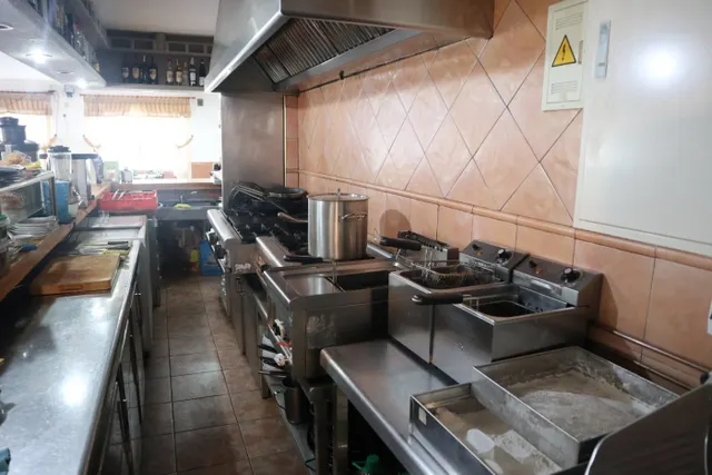 ESPECTACULAR COMPLEJO DE HOSTELERÍA EN PLENO FUNCIONAMIENTO — 9